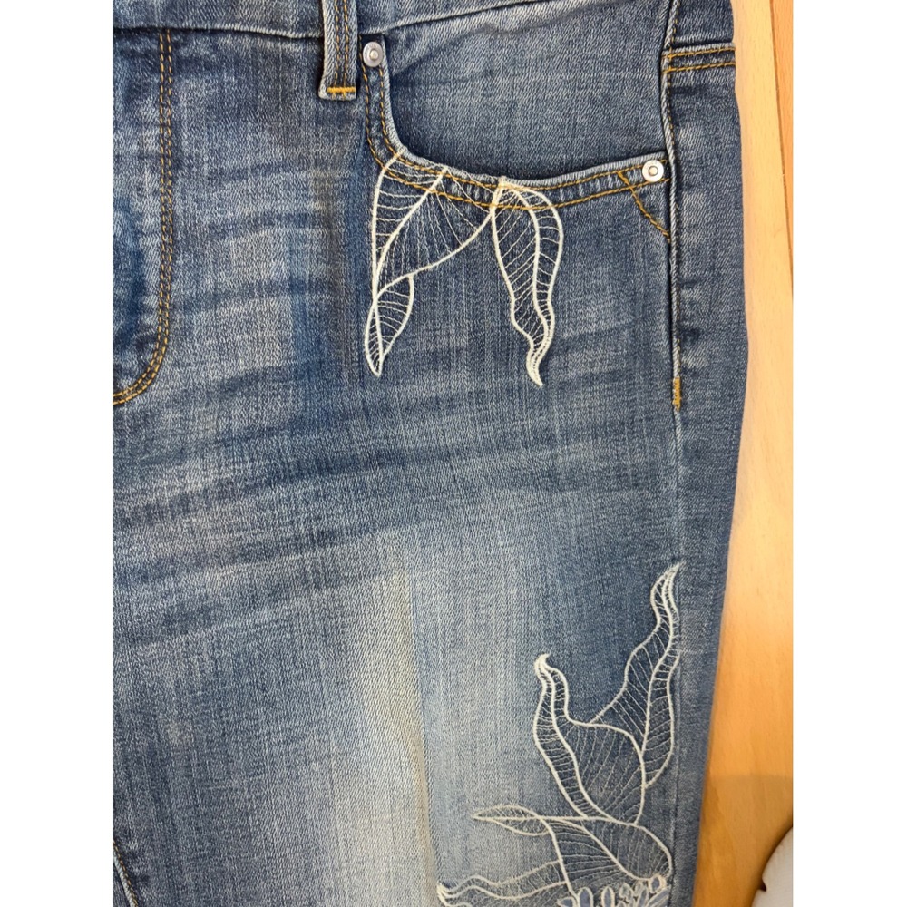 Chico's So Slimming Girlfriend Ankle Jeans Womens 0 Blue Floral Embroidered - Picture 4 of 7